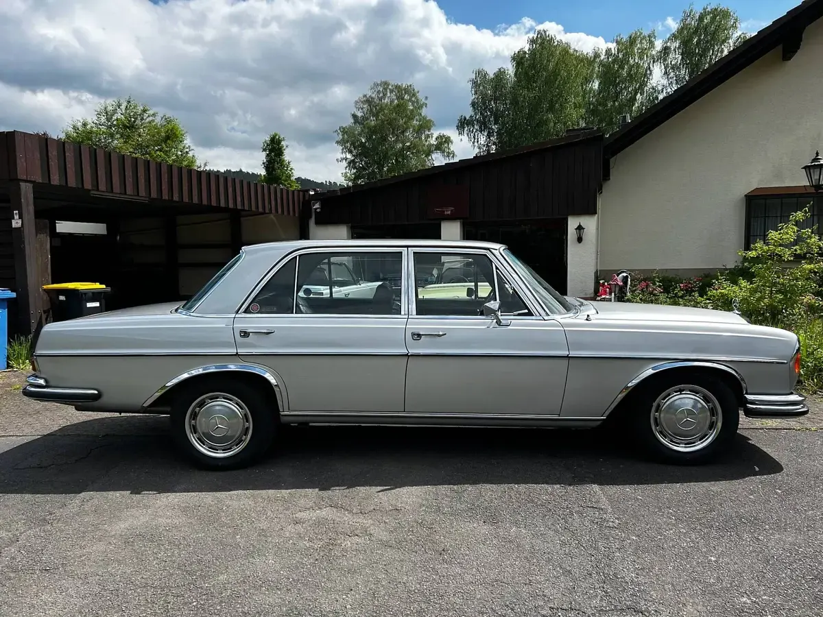 Gebraucht Mercedes 300 170 PS (125 kW) 1970 Silber Limousine