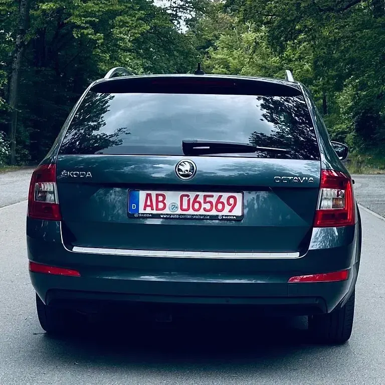 Gebraucht Skoda Octavia Elegance 150 PS (110 kW) 2015 Grau Kombi