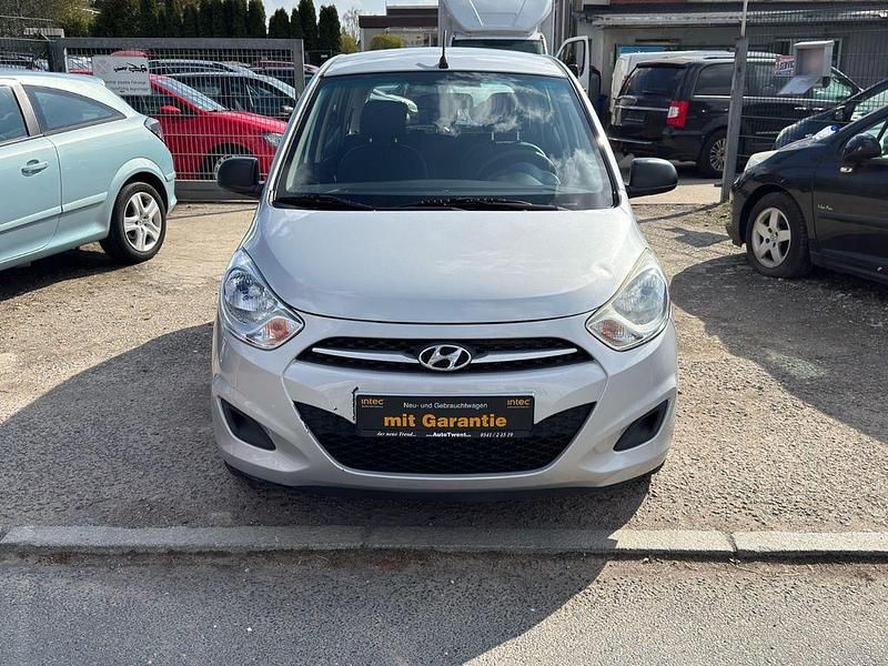 Gebraucht Hyundai i10 Edition 69 PS (50 kW) 2012 Silber Kleinwagen