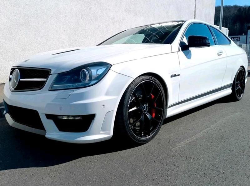 Weiß Gebraucht 2025 Mercedes C63 AMG AMG Coupé | 49.999 € - Bild 1/4