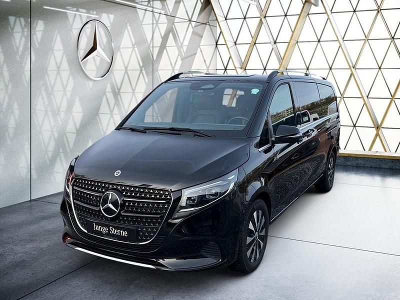 Obsidianschwarz metallic Gebraucht 2024 Mercedes V300 Avantgarde Van / Kleinbus | 67.888 € (Superpreis) - Bild 1/3