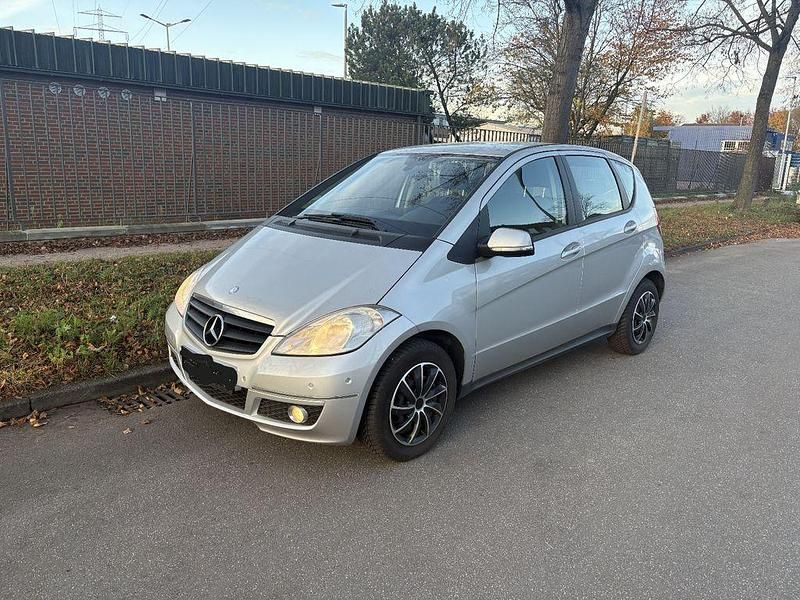 Silber Gebraucht 2009 Mercedes A180 Limousine | 4.690 € (Fairer Preis) - Bild 1/4