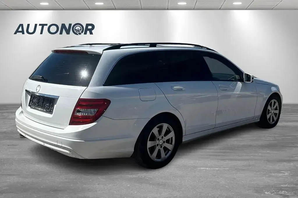 Gebraucht Mercedes C220 170 PS (125 kW) 2012 Weiß Limousine