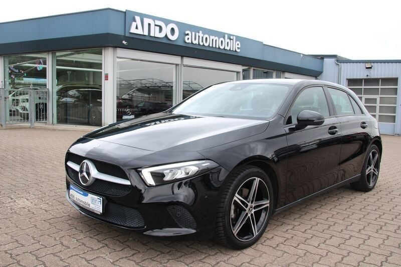 Schwarz Gebraucht 2018 Mercedes A180 Limousine | 19.900 € (Guter Preis) - Bild 1/4