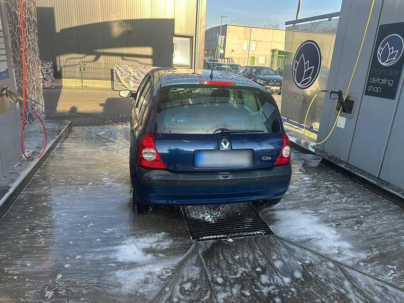 Gebraucht Renault Clio II 75 PS (55 kW) 2004 Blau Kleinwagen