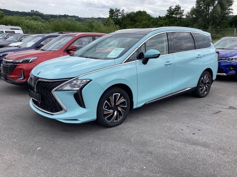 Gebraucht DFSK Forthing 4 177 PS (130 kW) 2024 Blau Van / Kleinbus