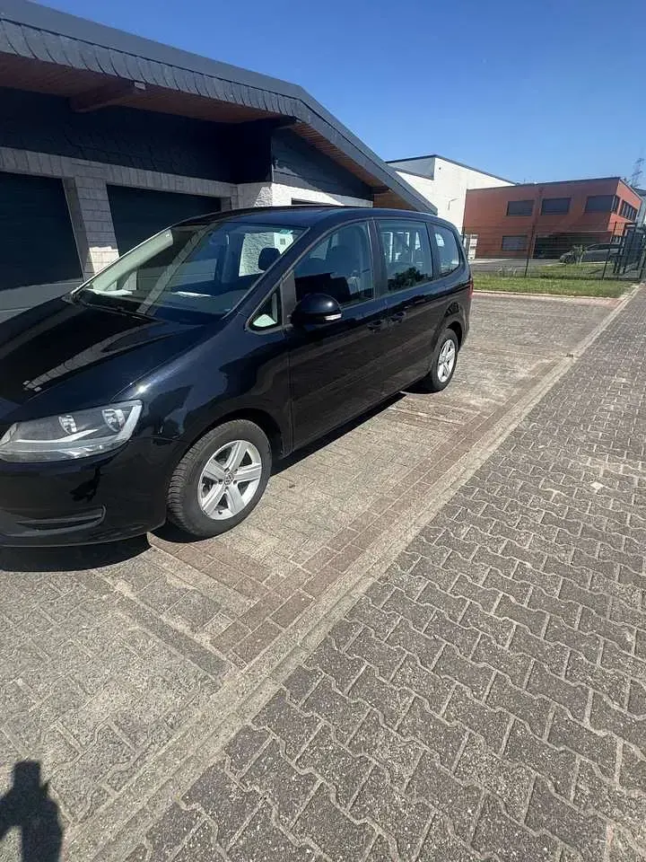 Gebraucht VW Sharan Trendline 140 PS (102 kW) 2012 Schwarz Van / Kleinbus