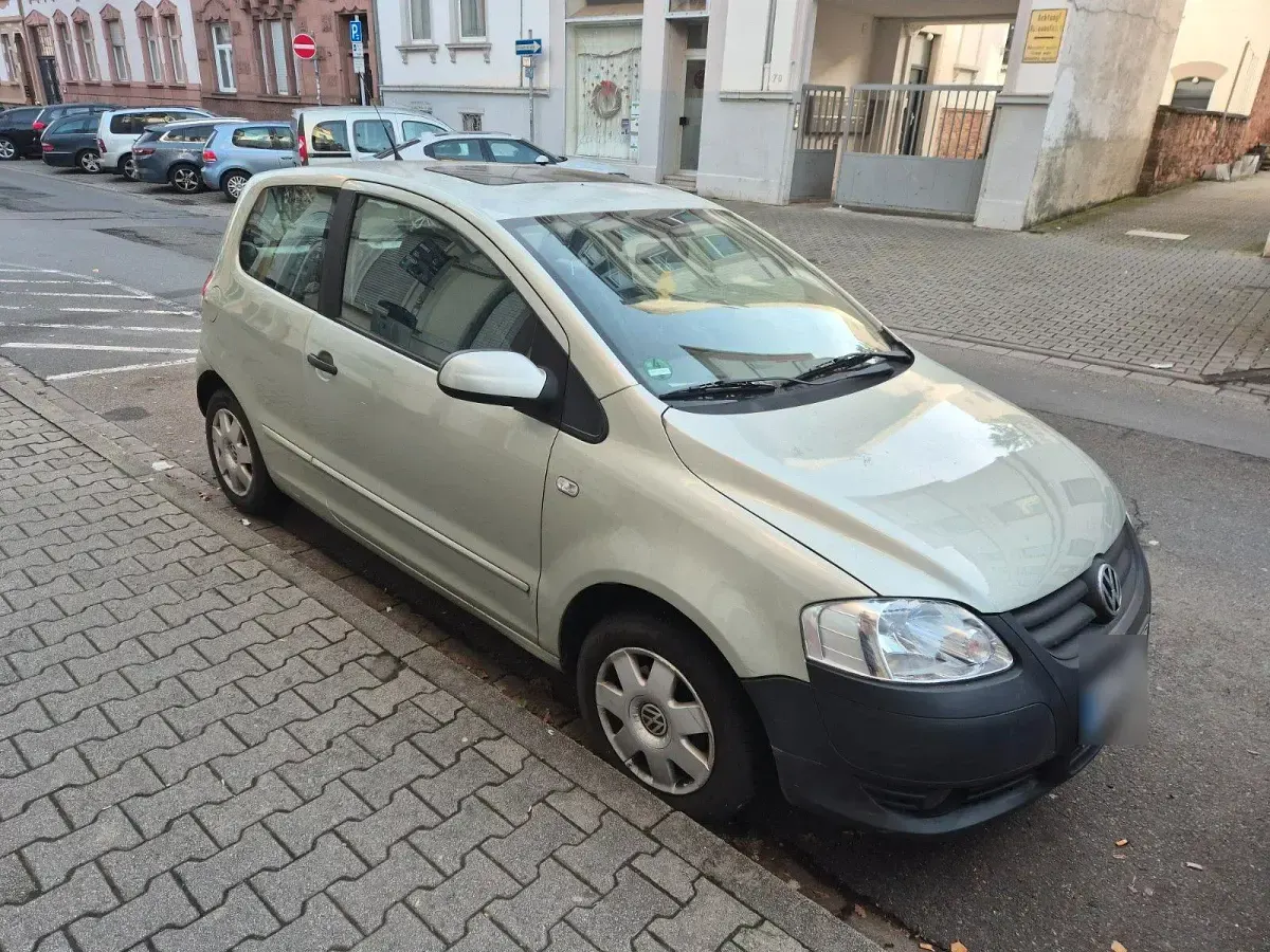 Gebraucht VW Fox Style 60 PS (44 kW) 2011 Grün Kleinwagen