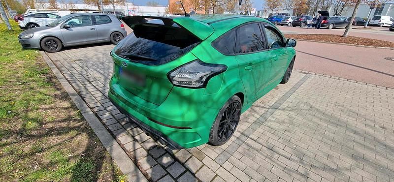 Usata Ford Focus RS 350 CV (257 kW) 2017 Verde Berlina