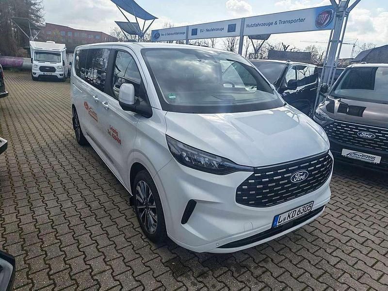 Gebraucht Ford Tourneo Titanium 150 PS (110 kW) 2025 Frostweiß Van / Kleinbus