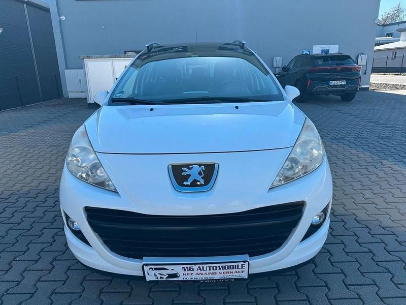 Gebraucht Peugeot 207 Tendance 95 PS (69 kW) 2011 Weiß Kombi