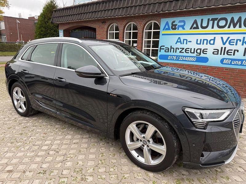 Grau Gebraucht 2020 Audi e-tron Advanced SUV | 25.999 € (Guter Preis) - Bild 1/4