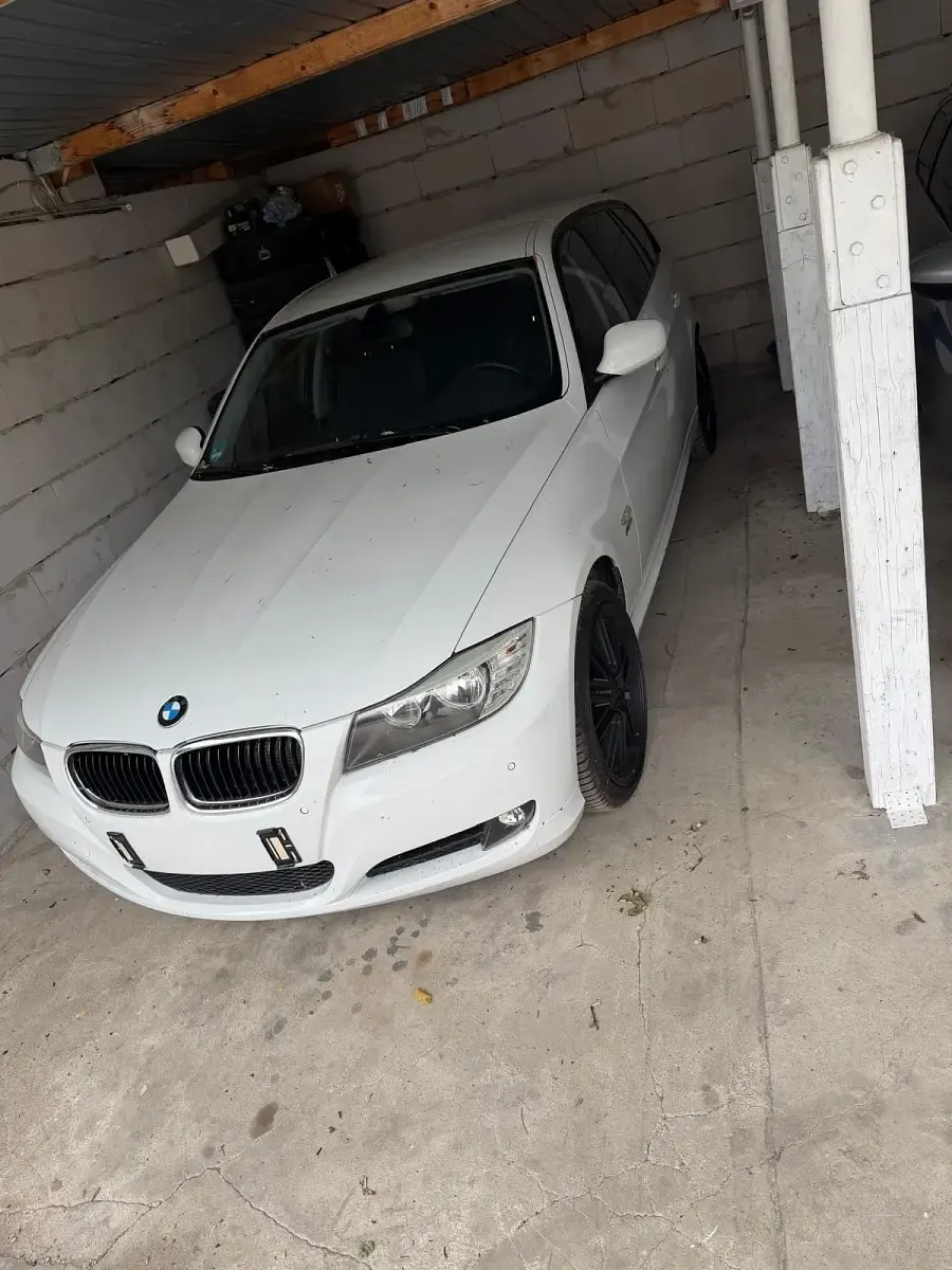 Gebraucht BMW 320 177 PS (130 kW) 2009 Weiß Kombi