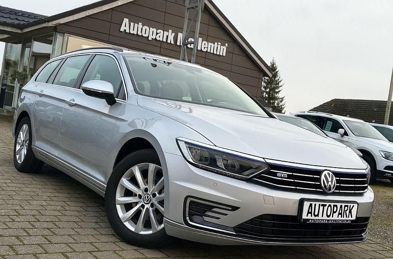 Silber Gebraucht 2016 VW Passat GTE Kombi | 16.888 € (Fairer Preis) - Bild 1/4