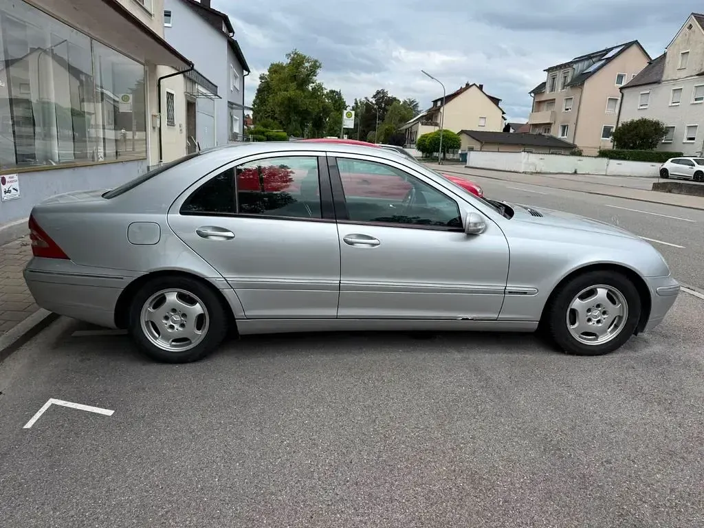 Gebraucht Mercedes C220 Elegance 143 PS (105 kW) 2001 Silber Limousine