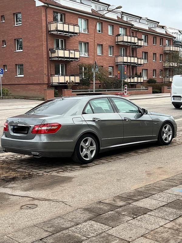 Gebraucht Mercedes E350 231 PS (169 kW) 2009 Grau Limousine