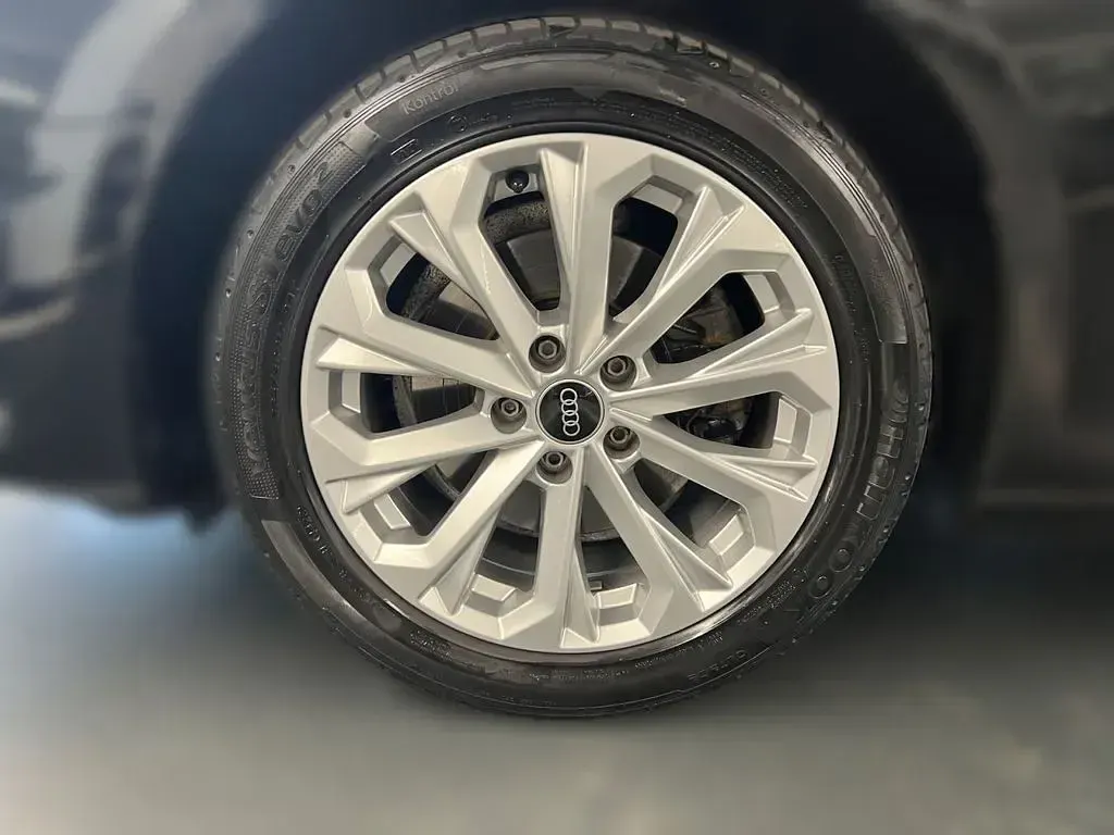 Gebraucht Audi A4 163 PS (119 kW) 2023 Mythosschwarz metallic Kombi