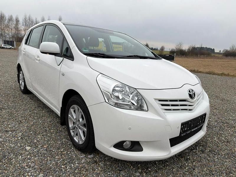 Gebraucht Toyota Verso Edition 126 PS (92 kW) 2010 Weiß Van / Kleinbus