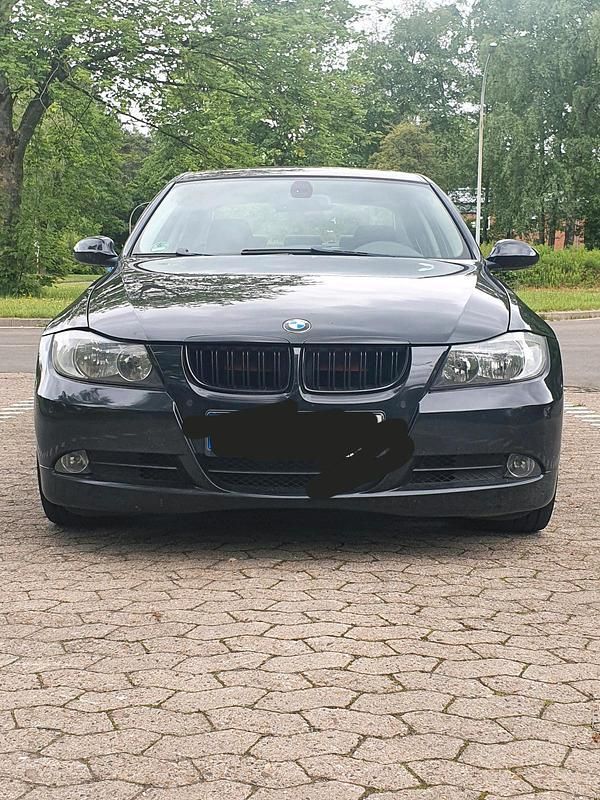 Schwarz Gebraucht 2006 BMW 325 Limousine | 5.990 € - Bild 1/4