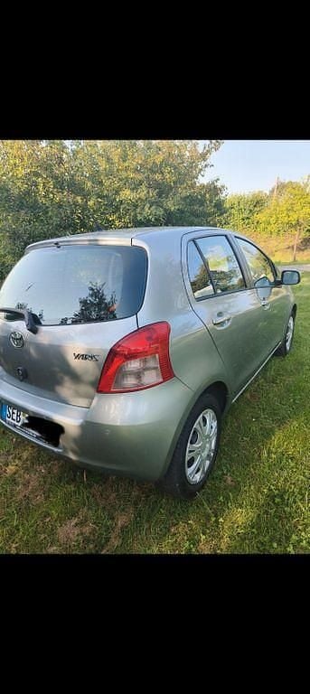 Gebraucht Toyota Yaris 87 PS (63 kW) 2006 Silber Limousine
