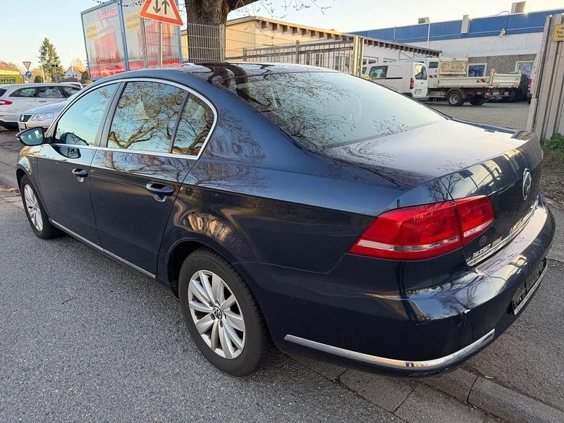 Gebraucht VW Passat 105 PS (77 kW) 2012 Blau Limousine