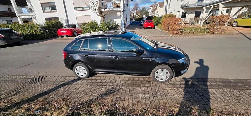 Gebraucht Skoda Rapid 105 PS (77 kW) 2014 Schwarz Kleinwagen