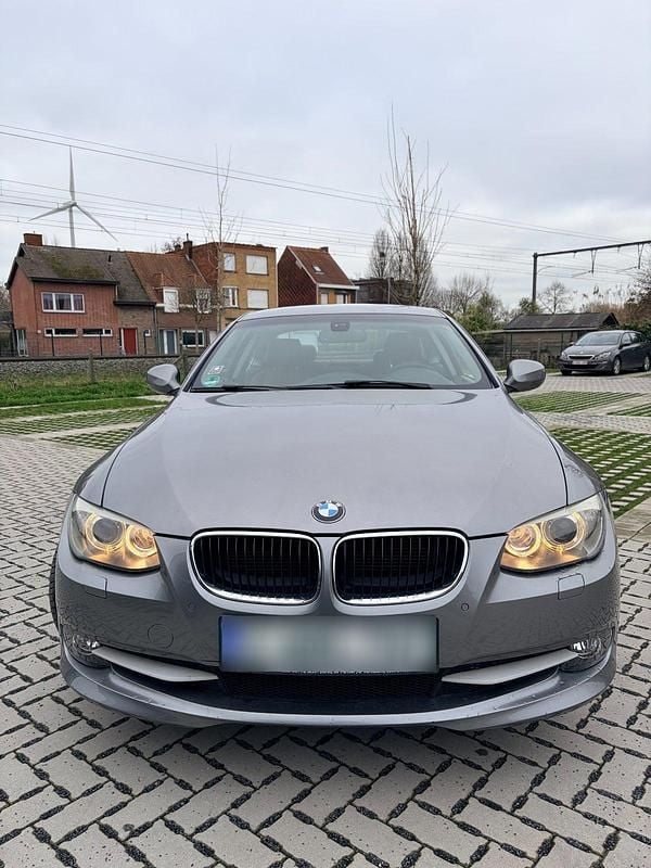 Gebraucht BMW 320 170 PS (125 kW) 2011 Silber Coupé