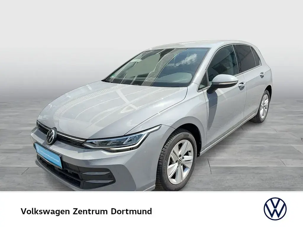 Gebraucht VW Golf VIII Life 150 PS (110 kW) 2025 Mondsteingrau Limousine