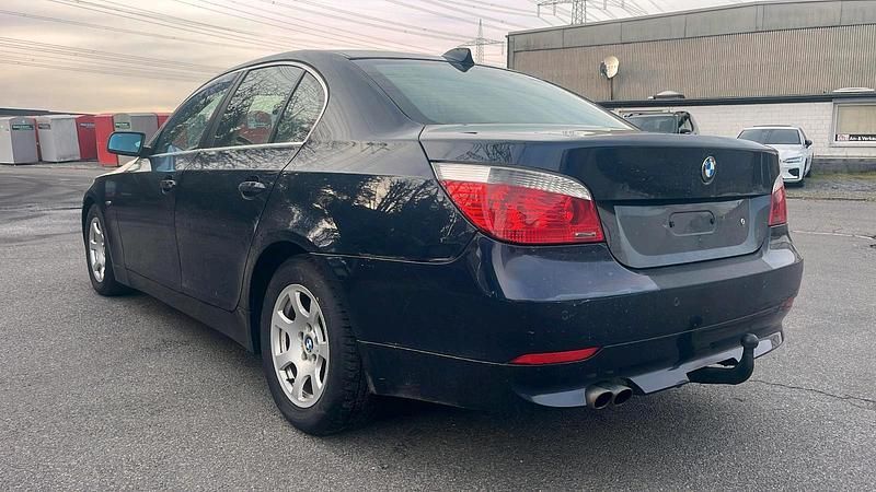 Gebraucht BMW 525 192 PS (141 kW) 2004 Blau Limousine