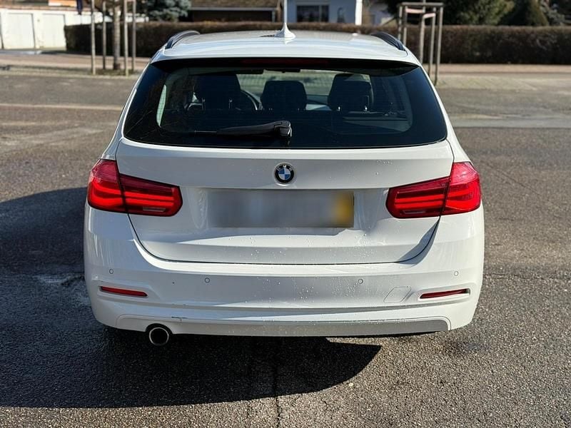 Gebraucht BMW 318 150 PS (110 kW) 2016 Weiß Kombi