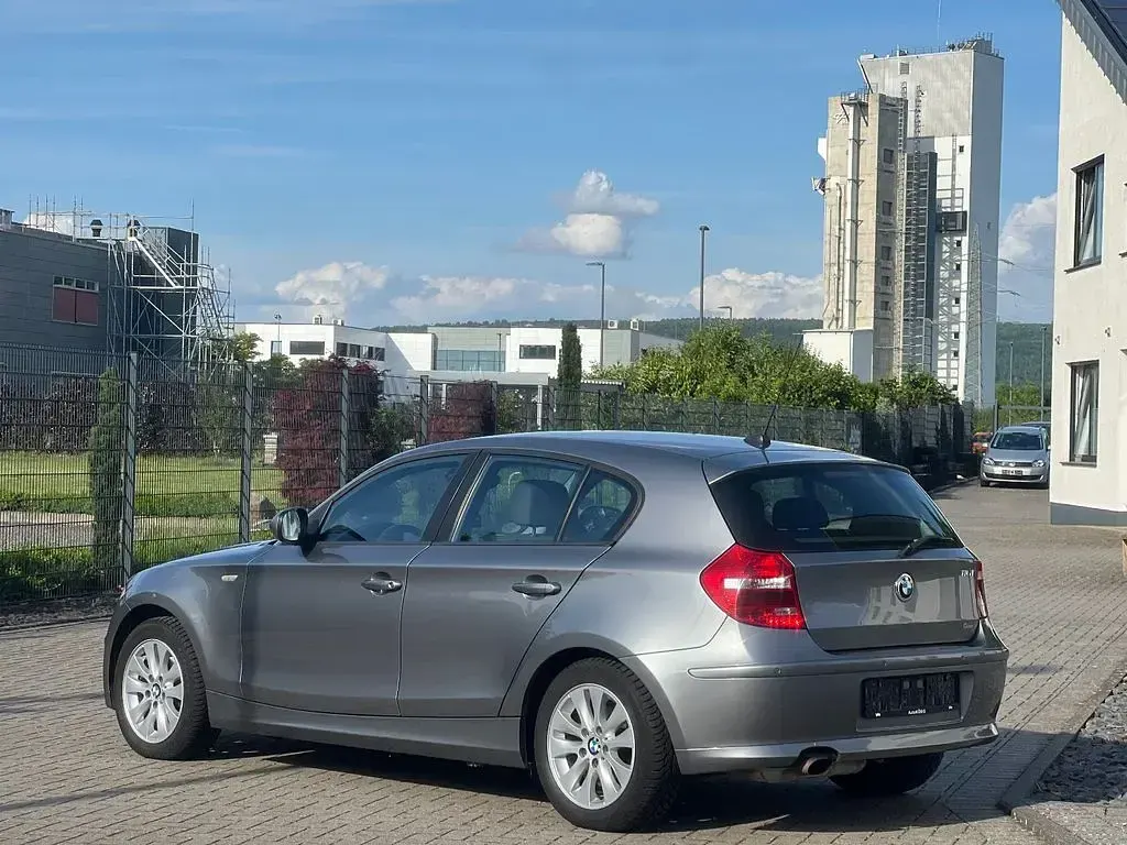 Gebraucht BMW 116 122 PS (89 kW) 2011 Grau Kleinwagen