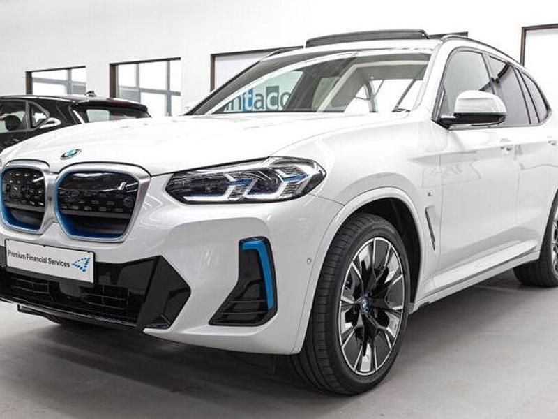 Mineralweiss Gebraucht 2022 BMW iX3 Impressive SUV | 41.399 € (Guter Preis) - Bild 1/4