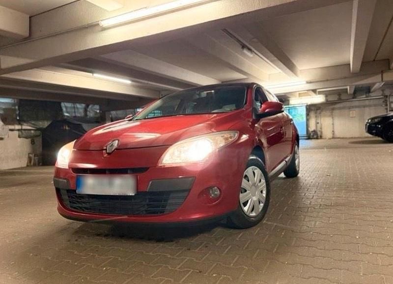 Rot Gebraucht 2009 Renault Mégane Limousine | 2.500 € (Fairer Preis) - Bild 1/4