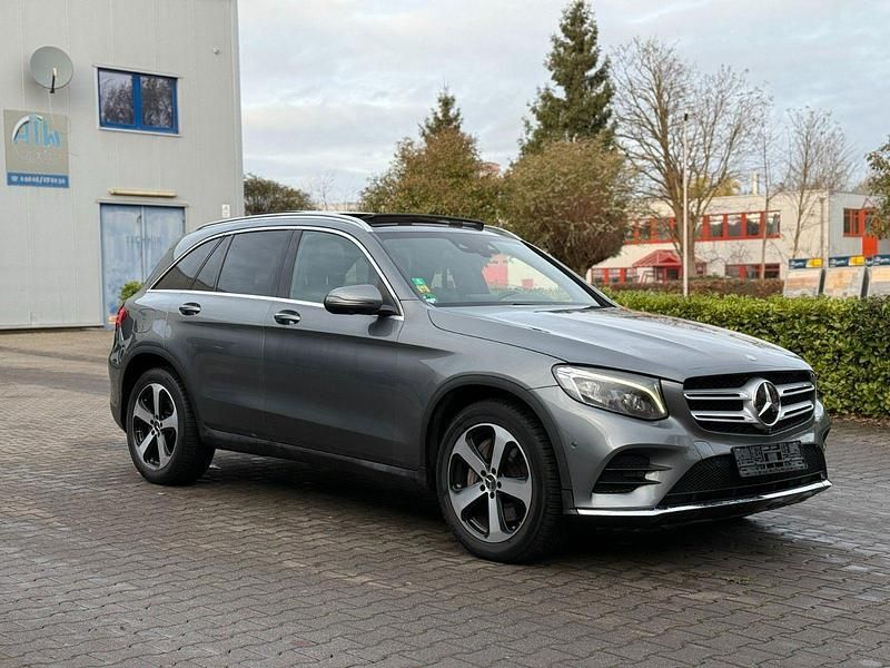 Grau Gebraucht 2016 Mercedes GLC250 SUV | 22.990 € (Guter Preis) - Bild 1/2