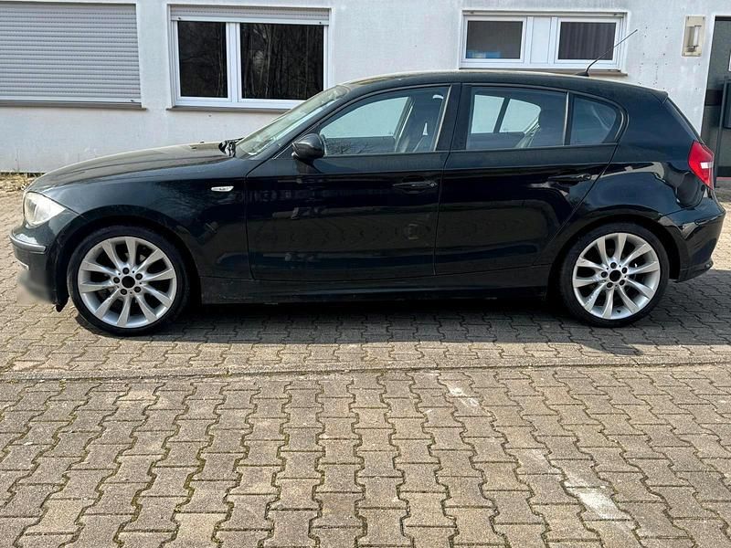 Gebraucht BMW 116 122 PS (89 kW) 2007 Schwarz Kleinwagen