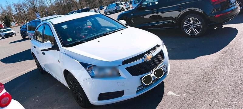 Weiß Gebraucht 2010 Chevrolet Cruze Limousine | 4.100 € (Fairer Preis) - Bild 1/4