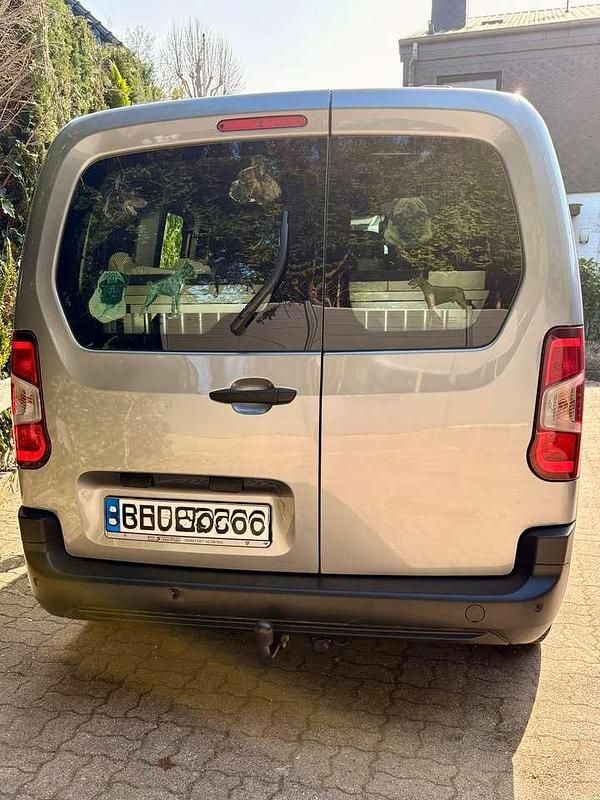 Gebraucht Peugeot Partner 131 PS (96 kW) 2024 Silber Van / Kleinbus