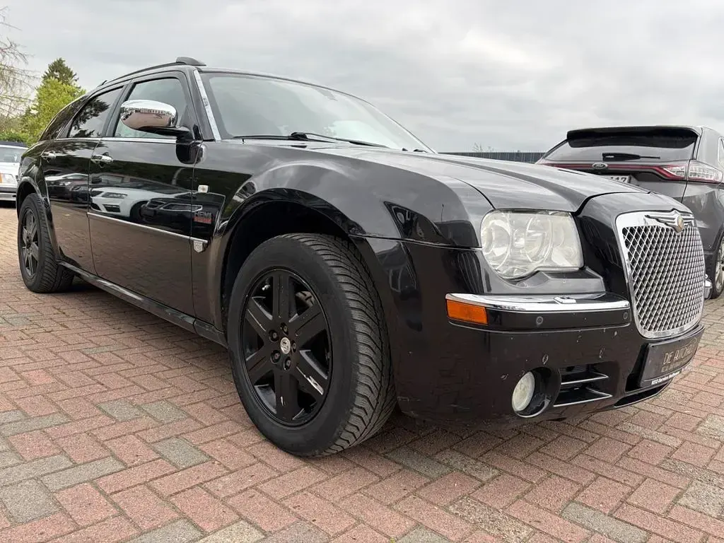 Usado Chrysler 300C Touring 340 CV (250 kW) 2006 Negro Familiar
