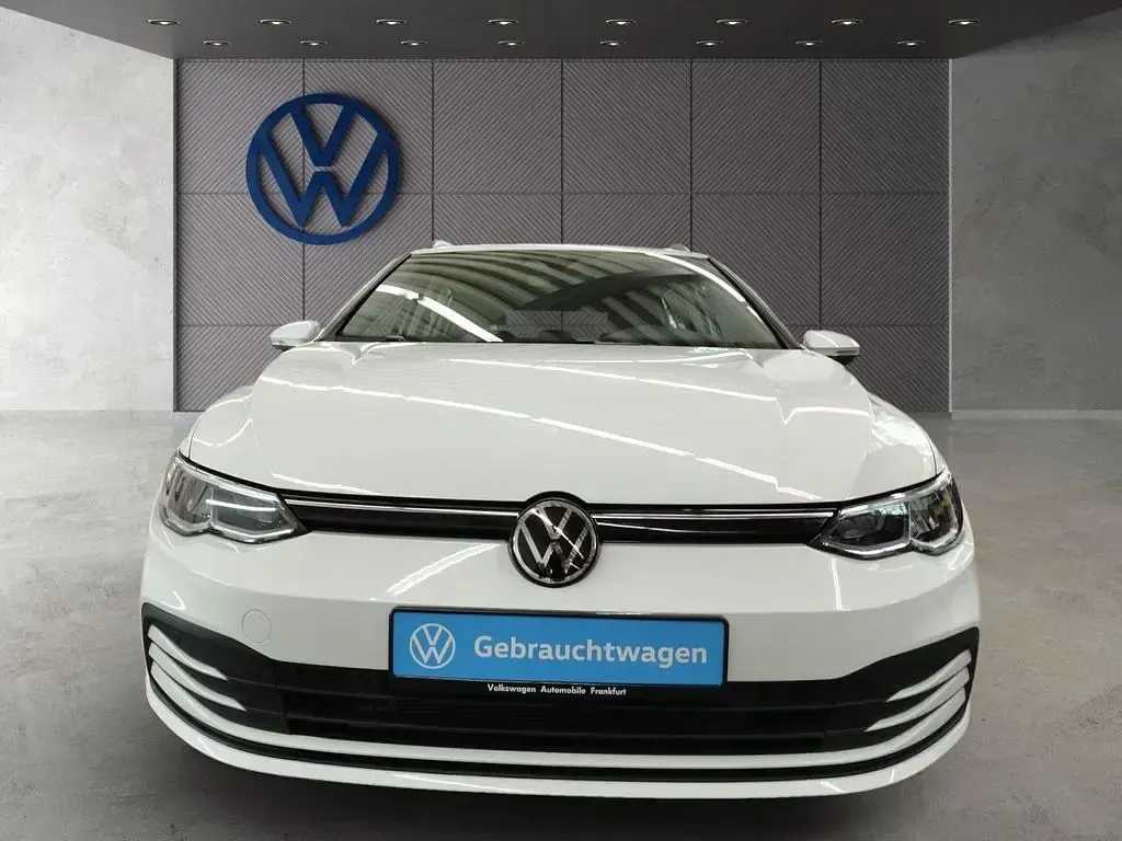 Gebraucht VW Golf VIII Life 150 PS (110 kW) 2022 Weiß Kombi