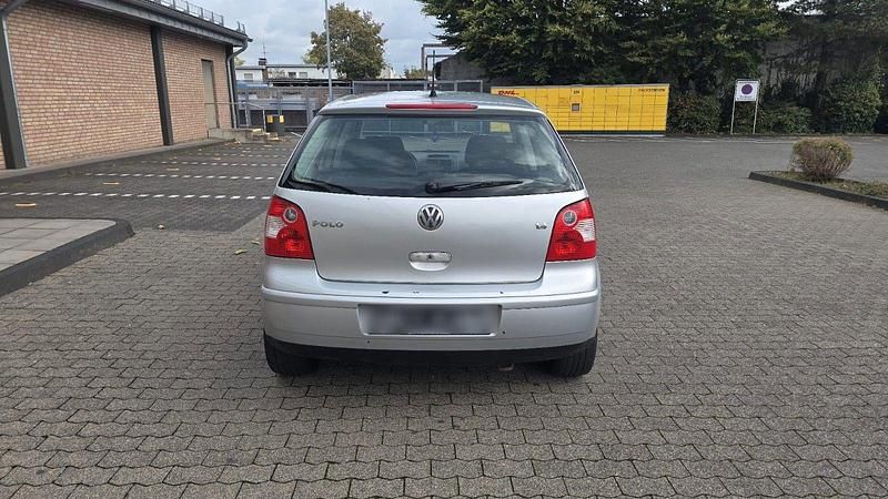 Gebraucht VW Polo Basis 75 PS (55 kW) 2002 Silber Kleinwagen