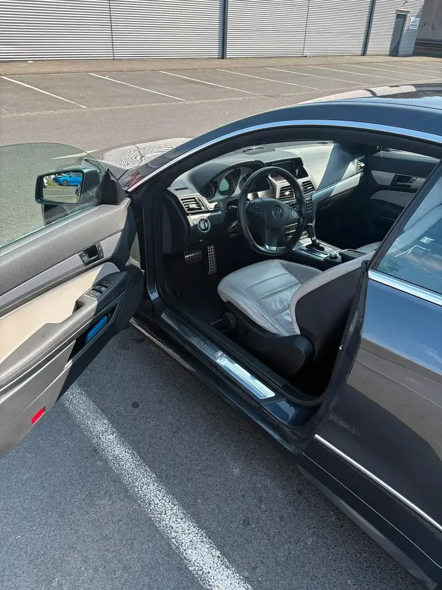 Gebraucht Mercedes E250 Elegance 204 PS (150 kW) 2011 Grau Coupé