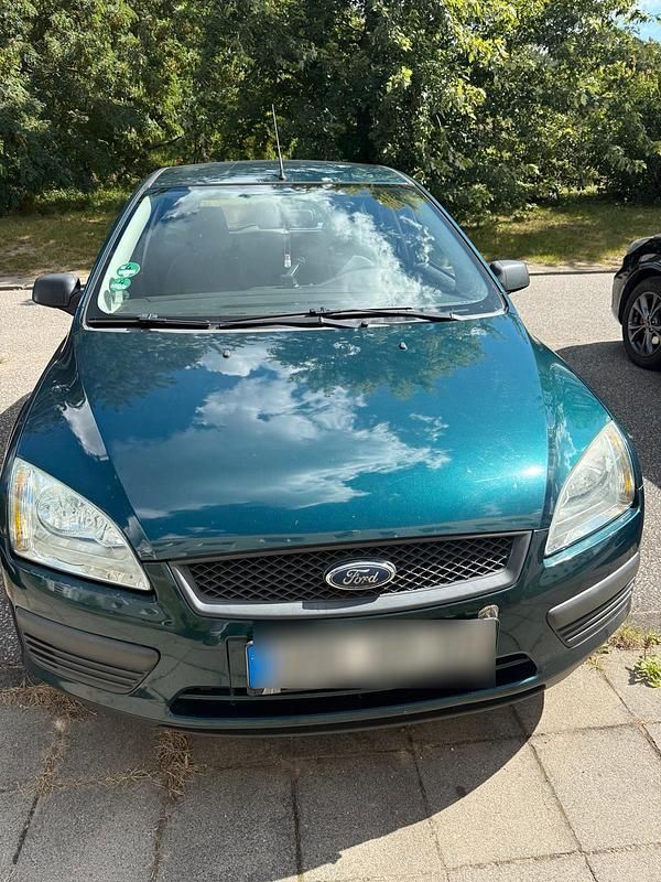Grün Gebraucht 2005 Ford Focus Kombi | 2.499 € (Teuer) - Bild 1/4