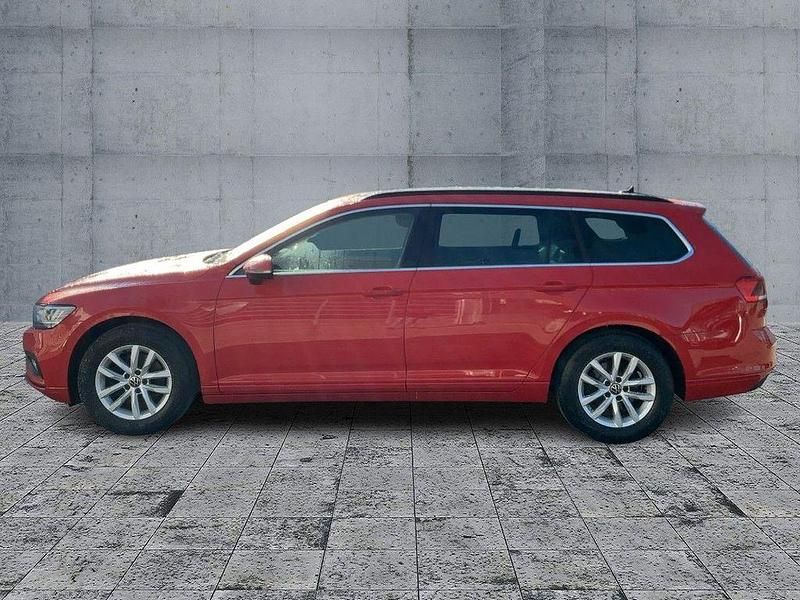 Gebraucht VW Passat Business 150 PS (110 kW) 2022 Rot Kombi