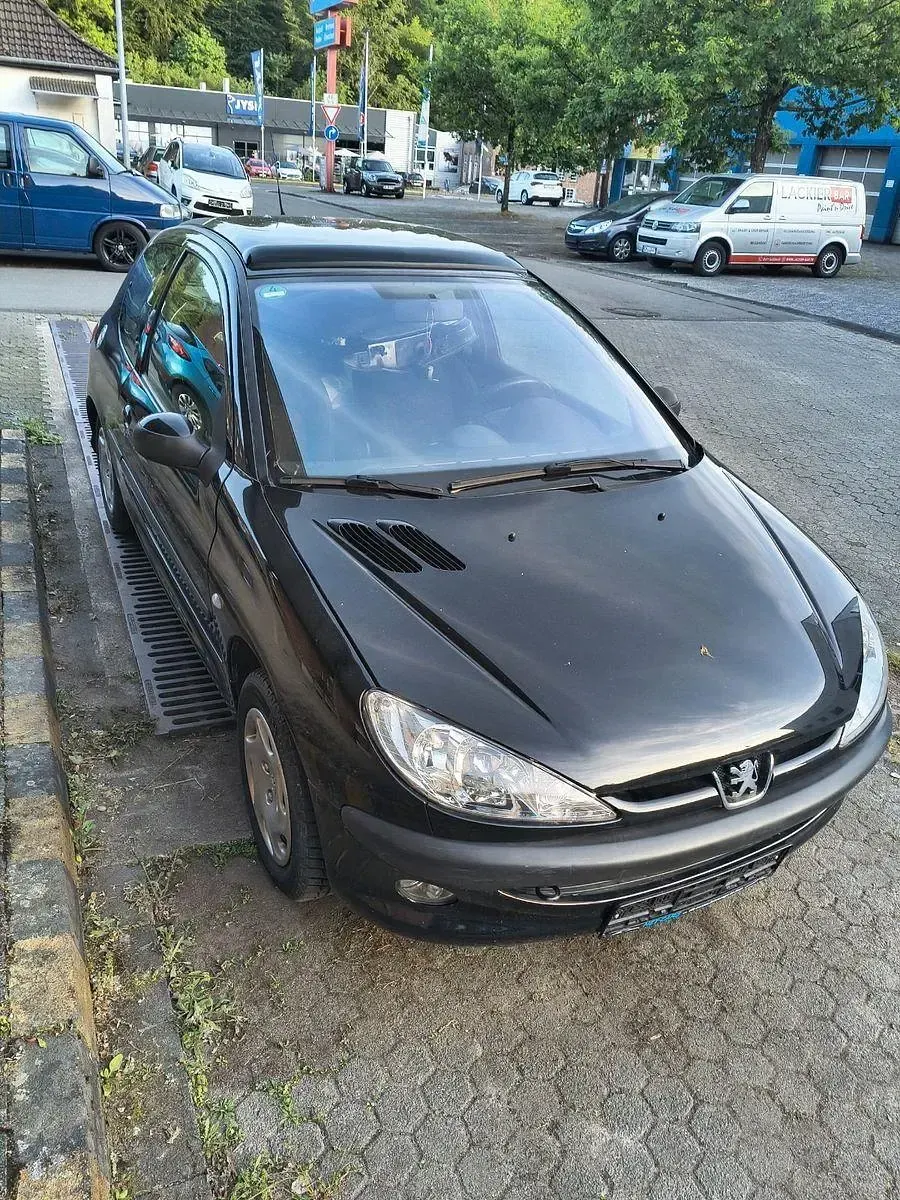 Gebraucht Peugeot 206 Tendance 75 PS (55 kW) 2002 Schwarz Limousine