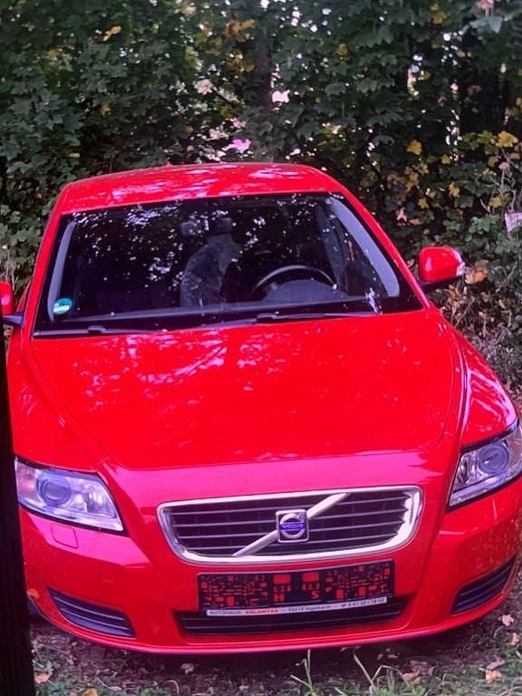 Gebraucht Volvo V50 109 PS (80 kW) 2009 Rot Kombi