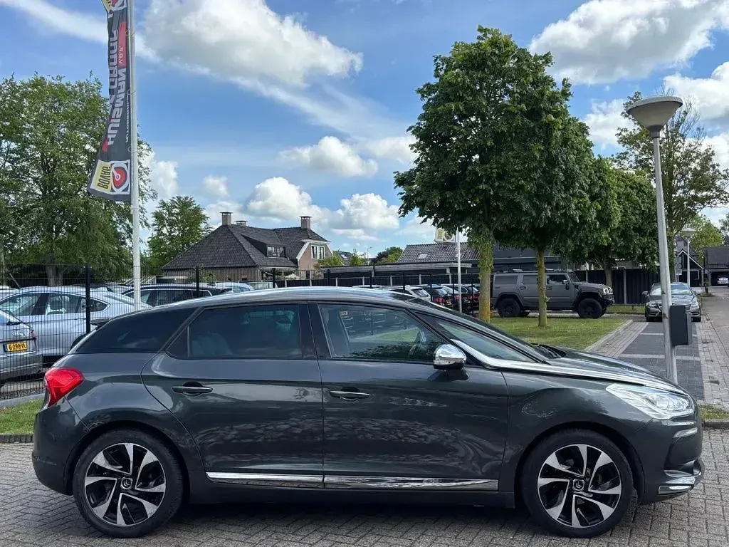 Gebraucht Citroën DS5 120 PS (88 kW) 2015 Grau Kleinwagen