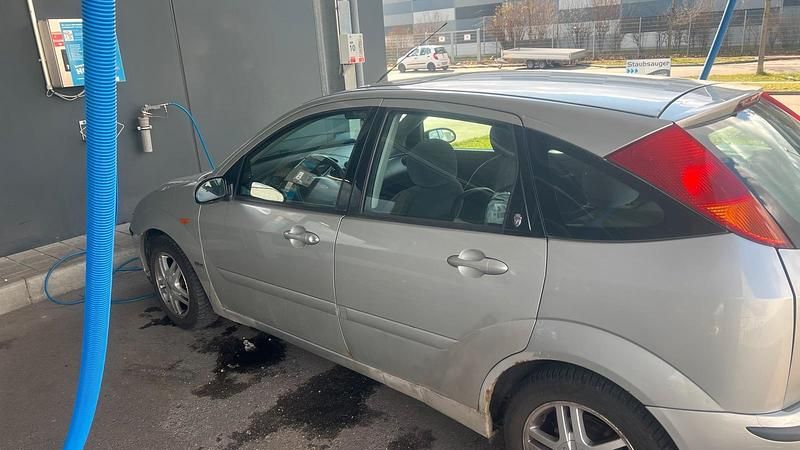 Gebraucht Ford Focus 101 PS (74 kW) 2002 Grau Limousine