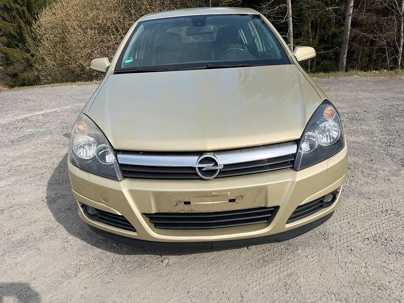 Gebraucht Opel Astra 105 PS (77 kW) 2005 Gold Limousine