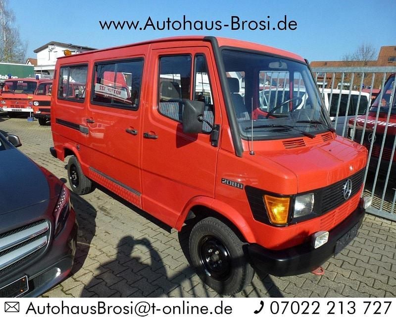 Rot Gebraucht 1991 Mercedes T1 Van | 18.900 € - Bild 1/4