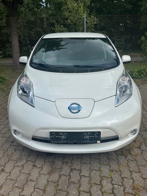 Weiß Gebraucht 2015 Nissan Leaf Tekna Kleinwagen | 5.900 € (Fairer Preis) - Bild 1/4